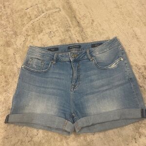 Vigoss Women's Marley Mid-Rise Light Distress Cuff Shorts Light Wash US: 29"